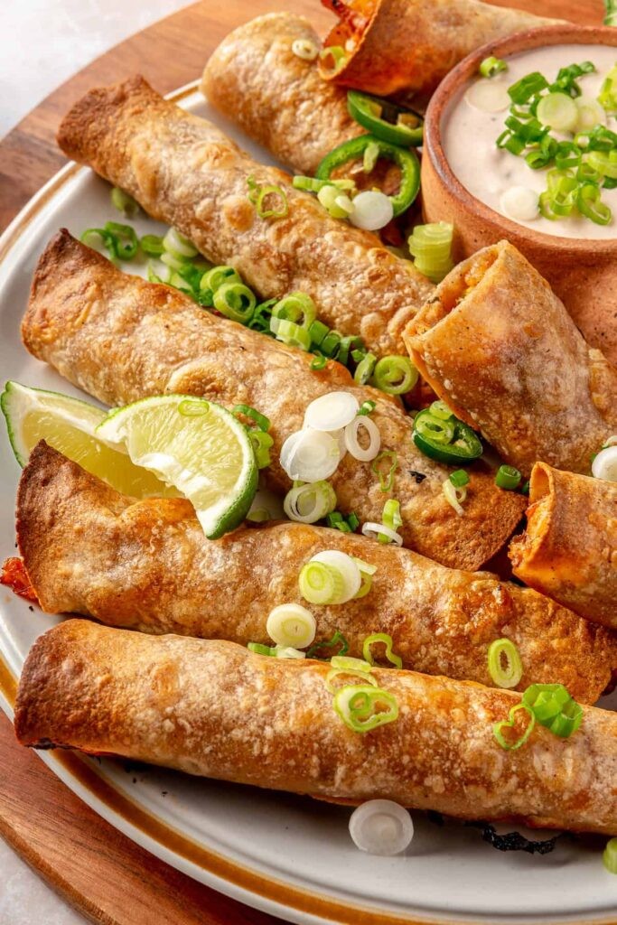 Barbekü ve Keçi Cheddar Peynirli Tavuk Taquitos Tarifi: Ev Yapımı Lezzet Şöleni